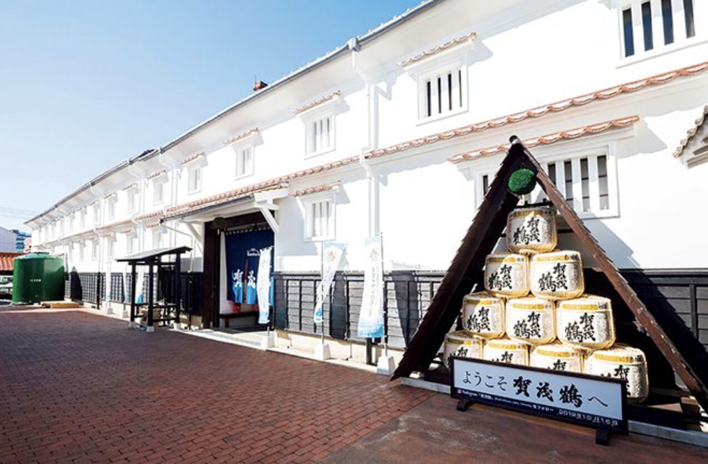 西条市の酒蔵と石鎚山麓の風景