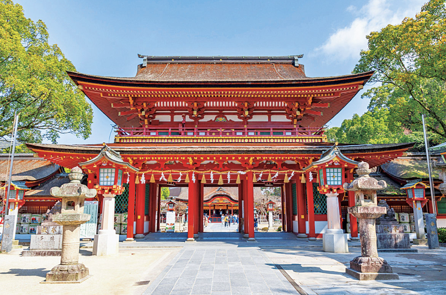 2. 太宰府天満宮: 学生の聖地と四季折々の風景