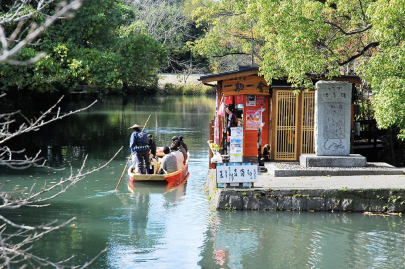 5. 柳川の川下り: 水の都を体感する穏やかな旅