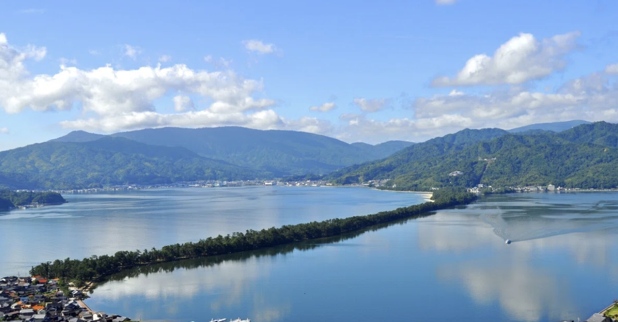 10. 天橋立：天へと続く道が織りなす絶景