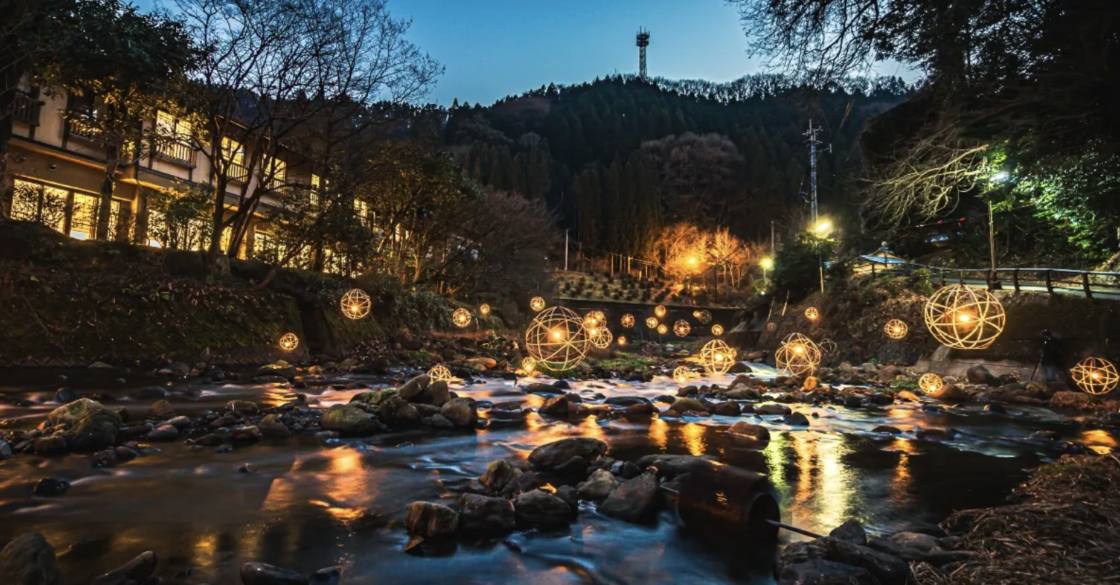 5. 黒川温泉 - 癒しの温泉郷