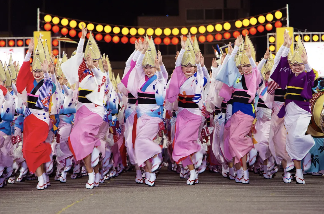 2. 阿波踊り：夏を彩る伝統の舞